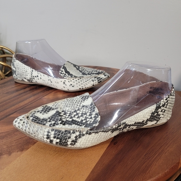 Madden Girl Snake Print Flats Pointed Toe Loafers Size 6.5 - Picture 3 of 14